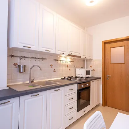 New Walter Old Center * Bucarest