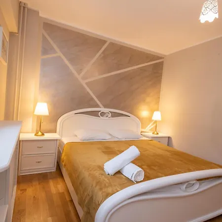 New Walter Old Center Boekarest